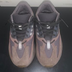 Mint Condition Yeezy 350 Color Coffee Worn Twice